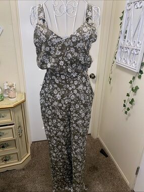 NOBO Olive Floral Wide-Leg Jumpsuit with White Daisy Print